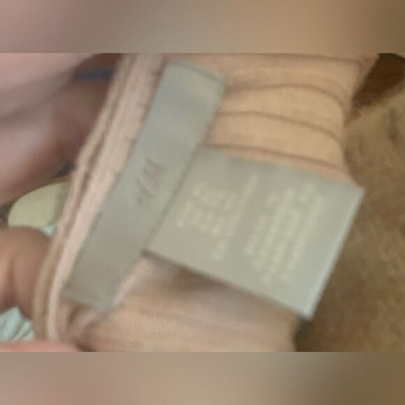 H&M dusty pink sweater top , scoop neck. Lower cut .Size XL , comfy worn twice - Picture 4 of 5